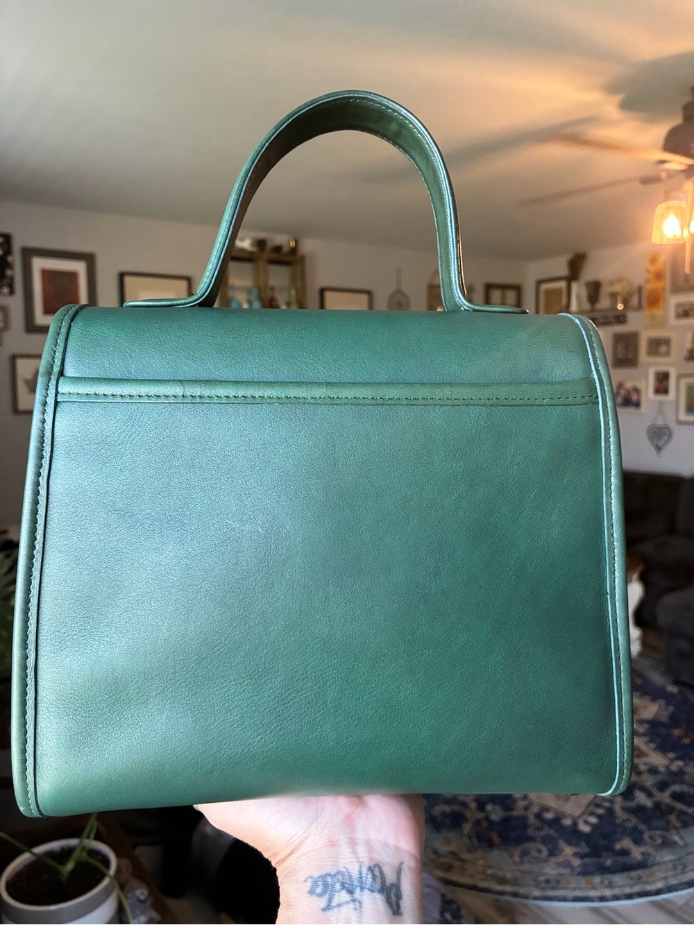 Vintage Coach Manor - Picture 4 of 13